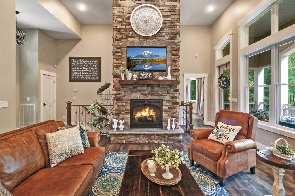 Jamestown, Tennessee, 38556, United States, 4 Bedrooms Bedrooms, ,4 BathroomsBathrooms,Residential,Forsale,1929826