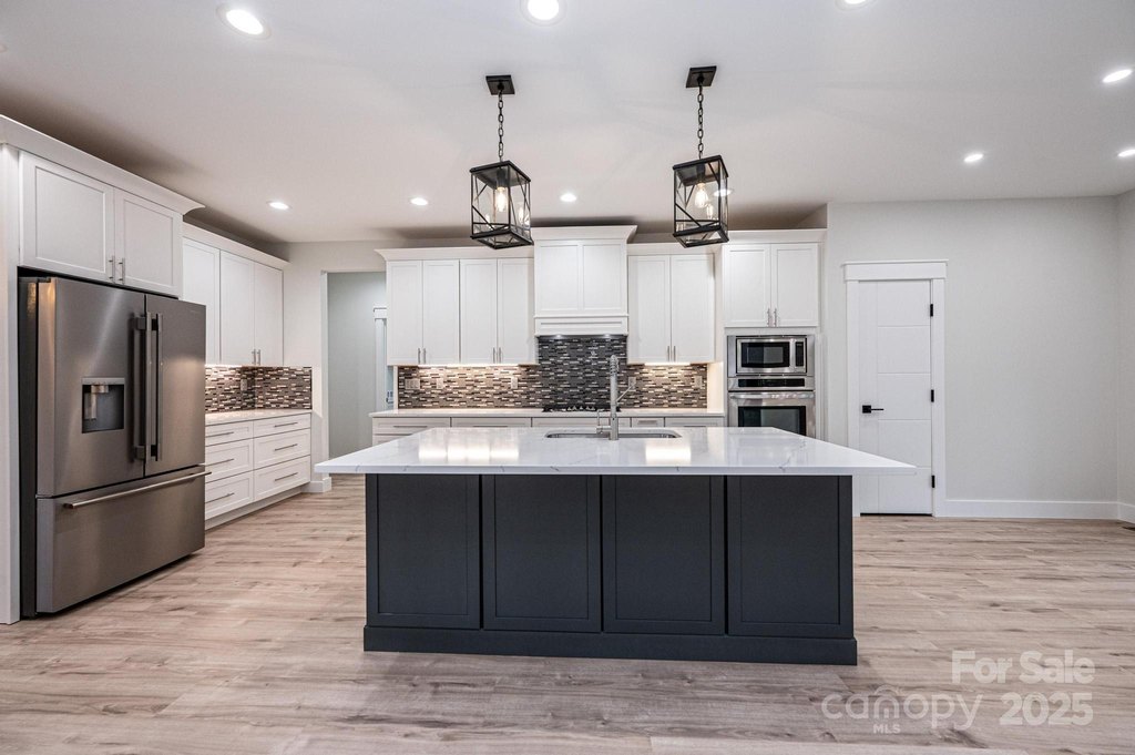 Hickory, North Carolina, 28601, United States, 4 Bedrooms Bedrooms, ,3 BathroomsBathrooms,Residential,Forsale,2007717