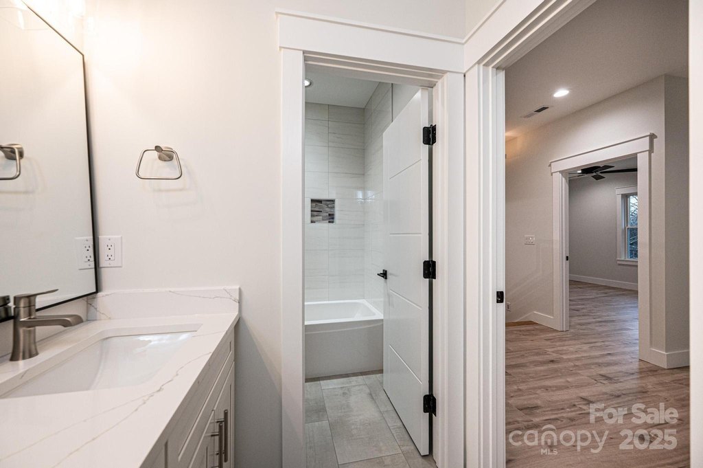 Hickory, North Carolina, 28601, United States, 4 Bedrooms Bedrooms, ,3 BathroomsBathrooms,Residential,Forsale,2007717