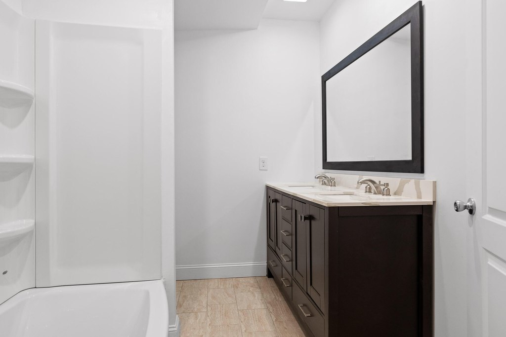 Chattanooga, Tennessee, 37405, United States, 4 Bedrooms Bedrooms, ,4 BathroomsBathrooms,Residential,Forsale,1922162