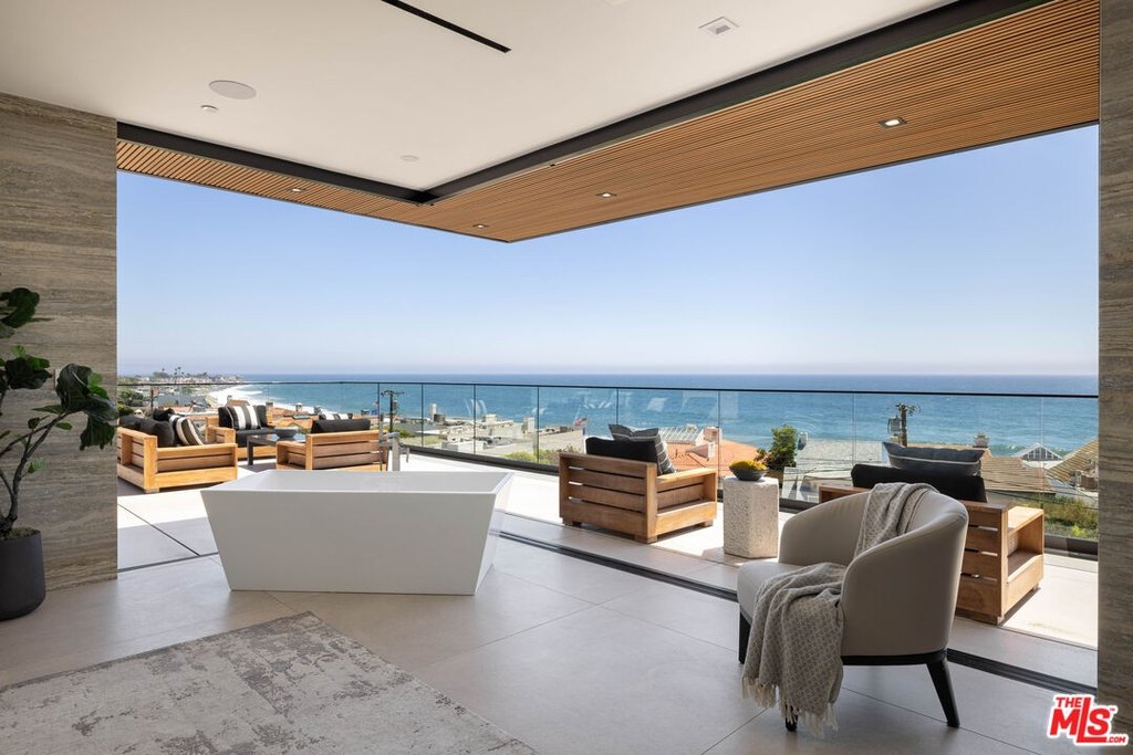 Malibu, California, 90265, United States, 5 Bedrooms Bedrooms, ,7.5 BathroomsBathrooms,Residential,Forsale,2001428