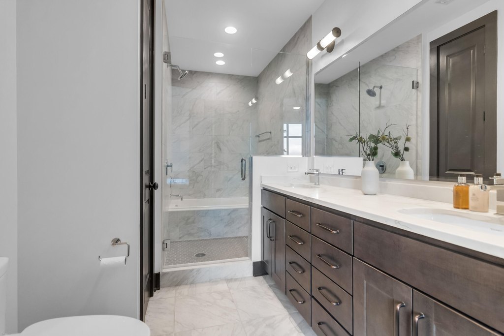 Charleston, South Carolina, 29401, United States, 2 Bedrooms Bedrooms, ,2 BathroomsBathrooms,Residential,Forsale,2007728