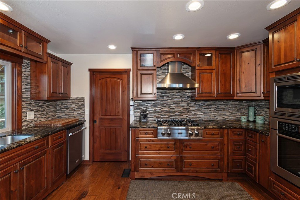 Lake Arrowhead, California, 92352, United States, 4 Bedrooms Bedrooms, ,4 BathroomsBathrooms,Residential,Forsale,2004864