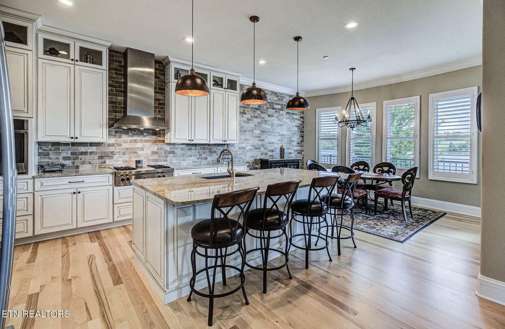 Vonore, Tennessee, 37885, United States, 4 Bedrooms Bedrooms, ,4.5 BathroomsBathrooms,Residential,Forsale,1960237