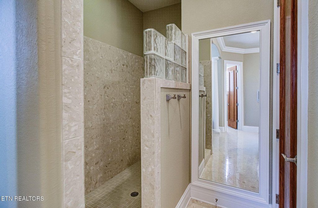 Vonore, Tennessee, 37885, United States, 4 Bedrooms Bedrooms, ,4.5 BathroomsBathrooms,Residential,Forsale,1960237