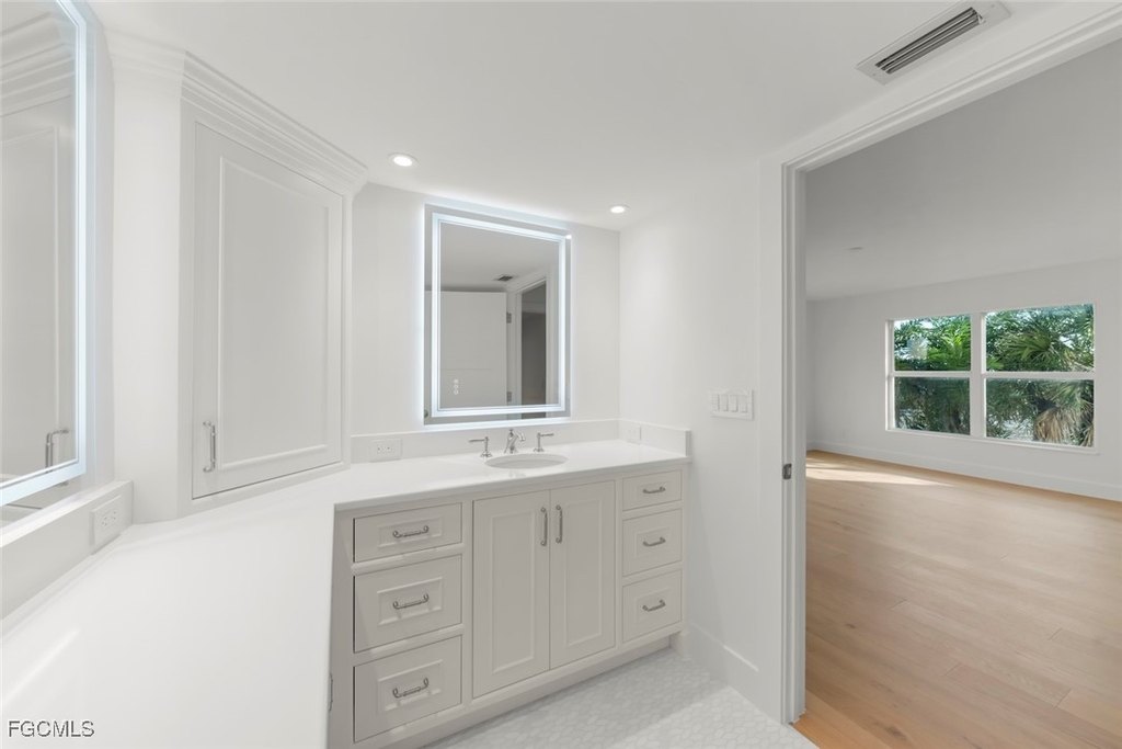 Sanibel, Florida, 33957, United States, 3 Bedrooms Bedrooms, ,3.5 BathroomsBathrooms,Residential,Forsale,2004792