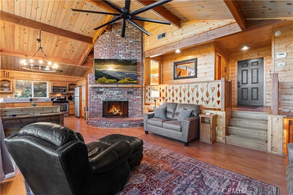 Crestline, California, 92325, United States, 3 Bedrooms Bedrooms, ,2.5 BathroomsBathrooms,Residential,Forsale,2004857