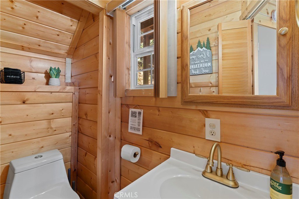 Crestline, California, 92325, United States, 3 Bedrooms Bedrooms, ,2.5 BathroomsBathrooms,Residential,Forsale,2004857