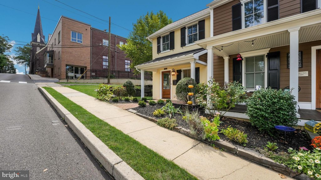 DOYLESTOWN, Pennsylvania, 18901, United States, 2 Bedrooms Bedrooms, ,2.5 BathroomsBathrooms,Residential,Forsale,1952873