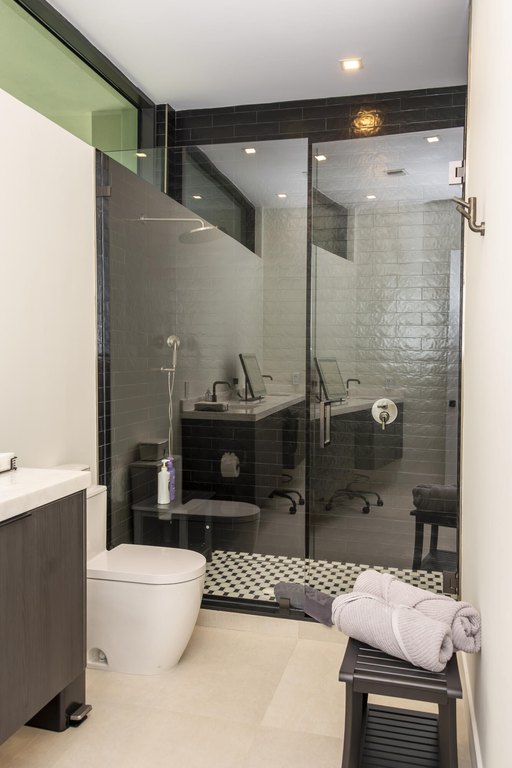 ISLAMORADA, Florida, 33036, United States, 5 Bedrooms Bedrooms, ,5.5 BathroomsBathrooms,Residential,Forsale,2011125