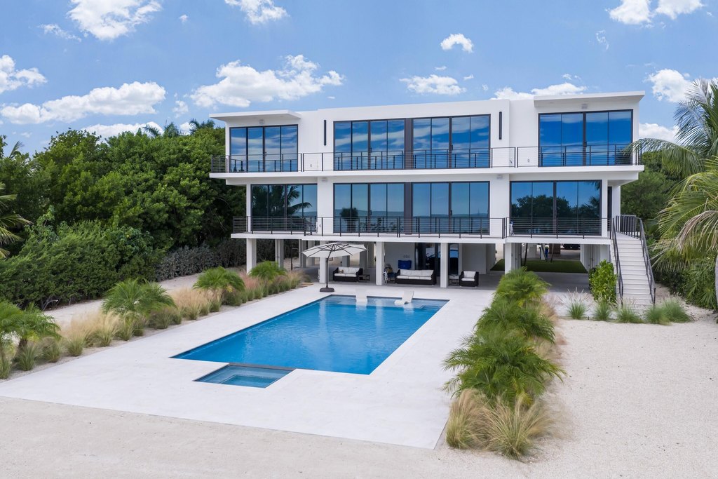 ISLAMORADA, Florida, 33036, United States, 5 Bedrooms Bedrooms, ,5.5 BathroomsBathrooms,Residential,Forsale,2011125