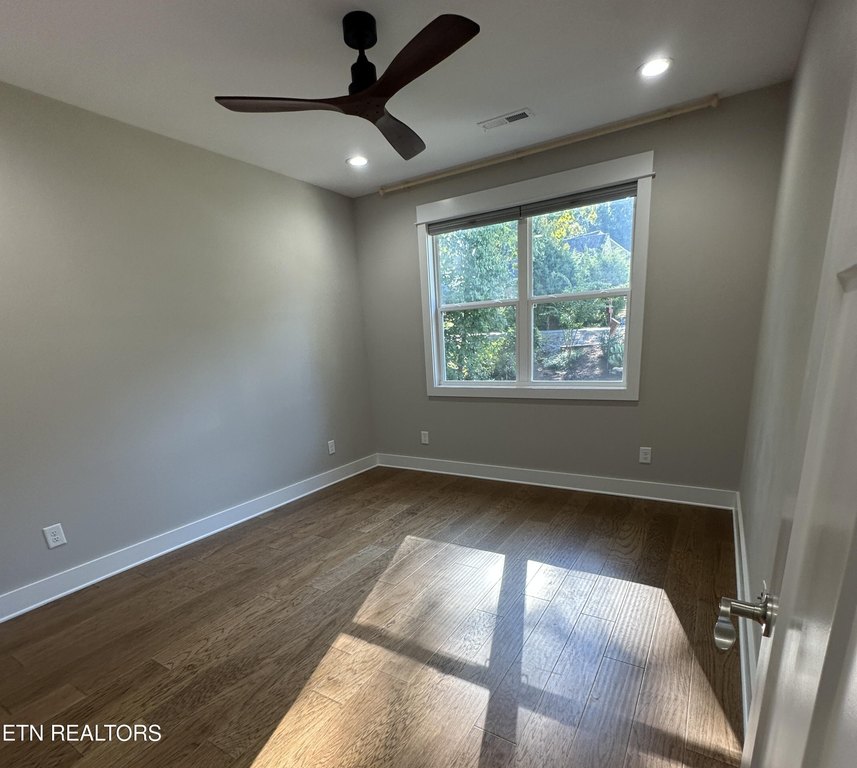 Loudon, Tennessee, 37774, United States, 3 Bedrooms Bedrooms, ,2 BathroomsBathrooms,Residential,Forsale,1999439