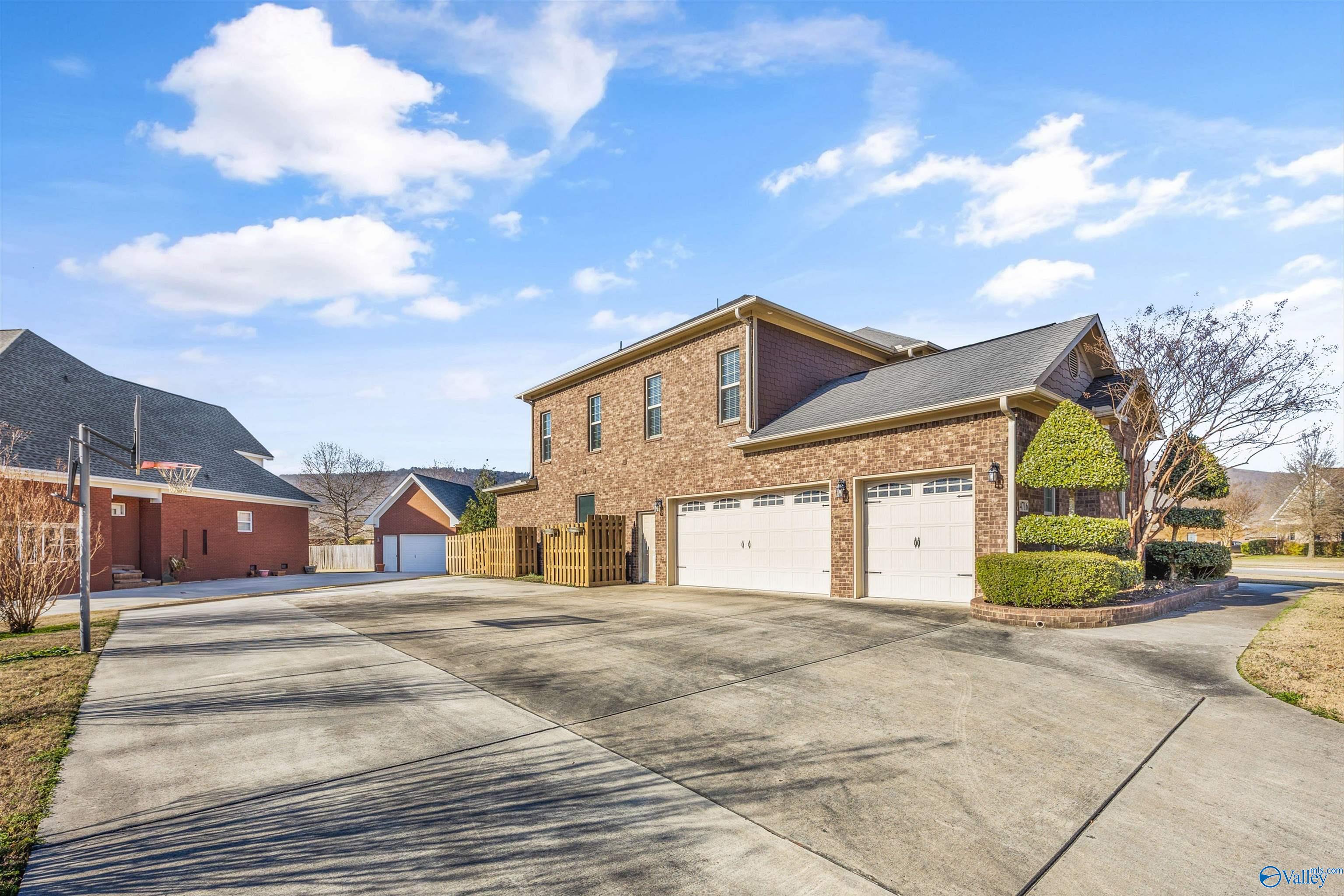 Owens Cross Roads, Alabama, 35763, United States, 5 Bedrooms Bedrooms, ,3.5 BathroomsBathrooms,Residential,Forsale,2007708