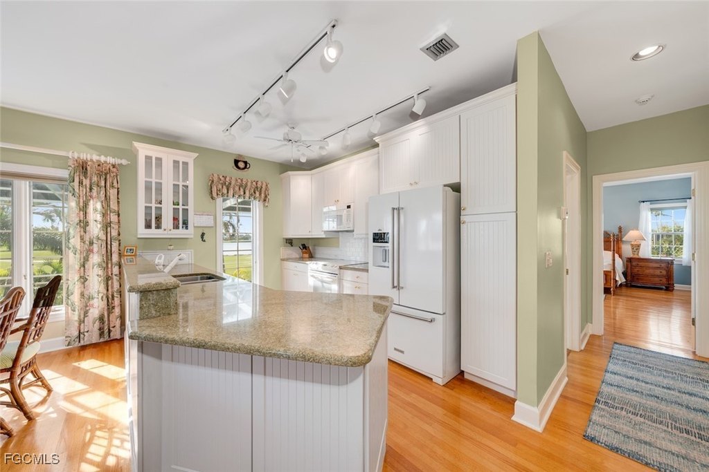 Sanibel, Florida, 33957, United States, 5 Bedrooms Bedrooms, ,3 BathroomsBathrooms,Residential,Forsale,2004793