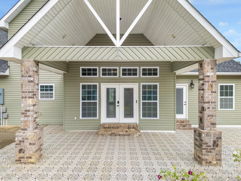 Trenton, Georgia, 30752, United States, 5 Bedrooms Bedrooms, ,4.5 BathroomsBathrooms,Residential,Forsale,2004699