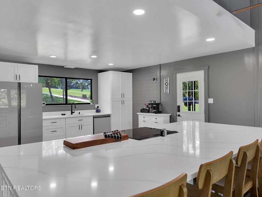 Knoxville, Tennessee, 37920, United States, 3 Bedrooms Bedrooms, ,5.5 BathroomsBathrooms,Residential,Forsale,1959681