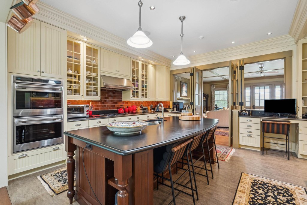 Barnard, Vermont, 05031, United States, 7 Bedrooms Bedrooms, ,7.5 BathroomsBathrooms,Residential,Forsale,1999505