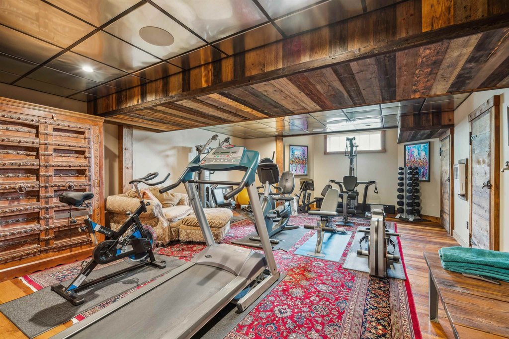 Barnard, Vermont, 05031, United States, 7 Bedrooms Bedrooms, ,7.5 BathroomsBathrooms,Residential,Forsale,1999505