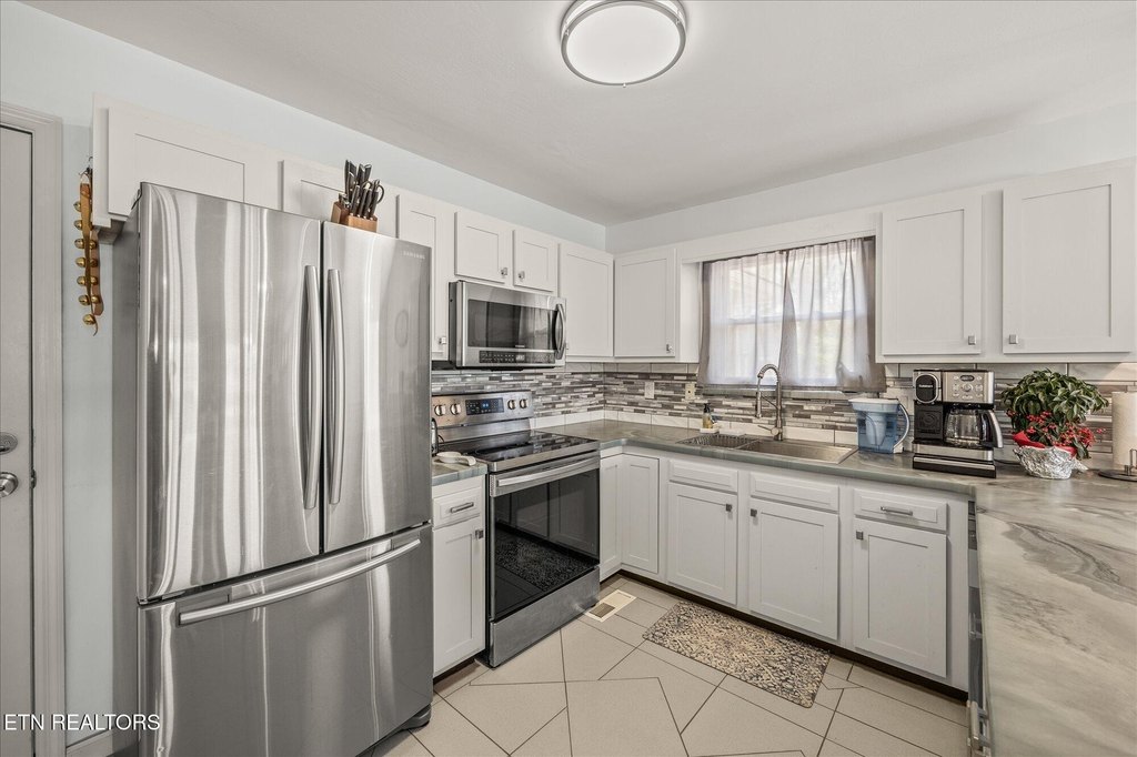 Crossville, Tennessee, 38558, United States, 3 Bedrooms Bedrooms, ,2 BathroomsBathrooms,Residential,Forsale,1907879