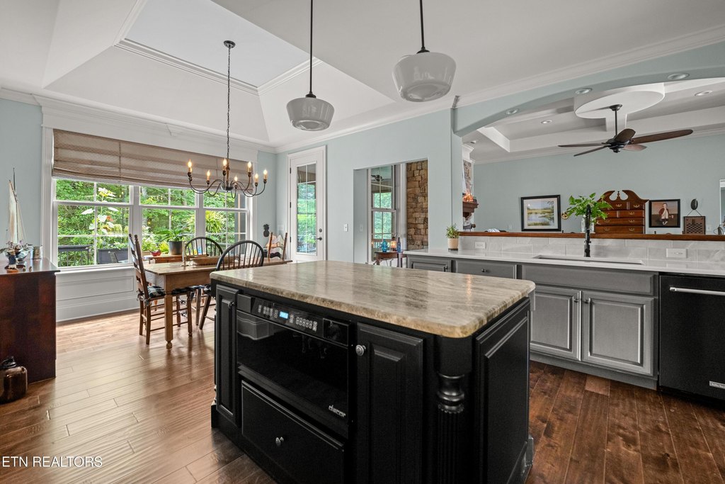 Crossville, Tennessee, 38558, United States, 3 Bedrooms Bedrooms, ,2.5 BathroomsBathrooms,Residential,Forsale,1952851