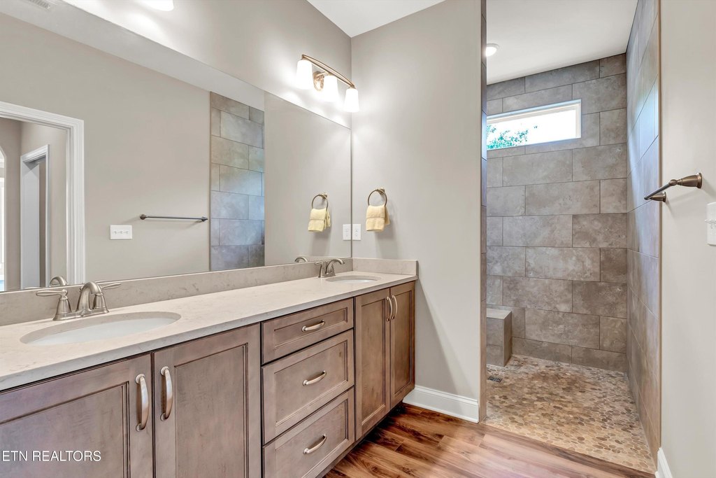 Loudon, Tennessee, 37774, United States, 3 Bedrooms Bedrooms, ,3 BathroomsBathrooms,Residential,Forsale,1910204