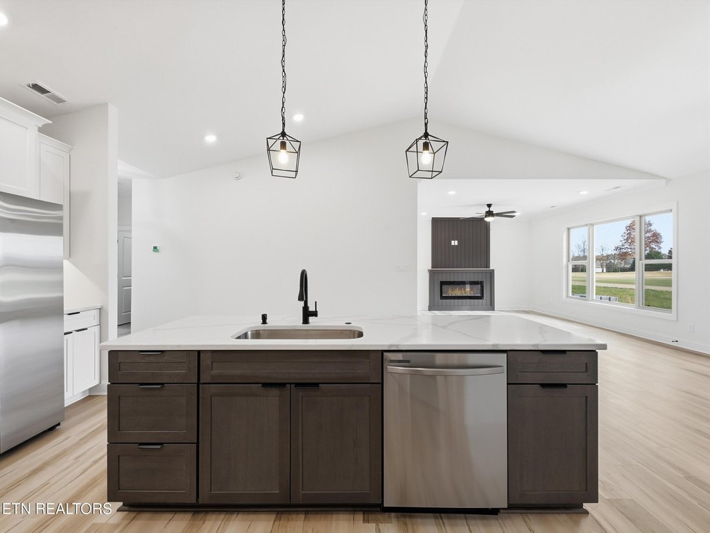 Vonore, Tennessee, 37885, United States, 3 Bedrooms Bedrooms, ,2 BathroomsBathrooms,Residential,Forsale,1910198