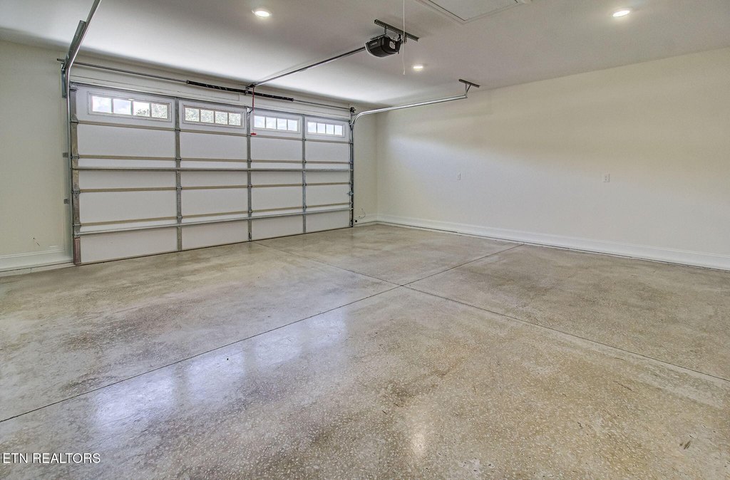 Vonore, Tennessee, 37885, United States, 3 Bedrooms Bedrooms, ,2 BathroomsBathrooms,Residential,Forsale,1910199