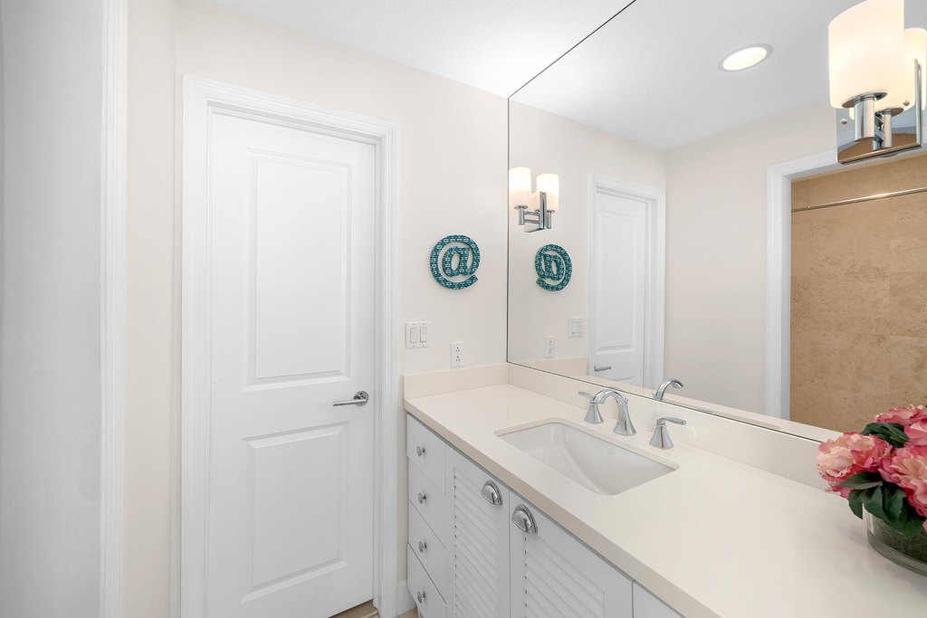 Key Largo, Florida, 33037, United States, 5 Bedrooms Bedrooms, ,3.5 BathroomsBathrooms,Residential,Forsale,1971978