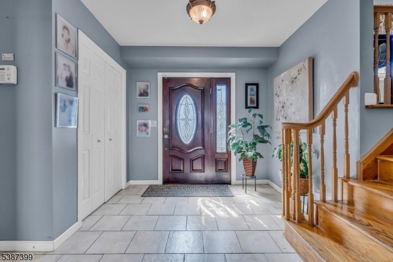 Linden City, New Jersey, 07036, United States, 3 Bedrooms Bedrooms, ,2 BathroomsBathrooms,Residential,Forsale,1994039