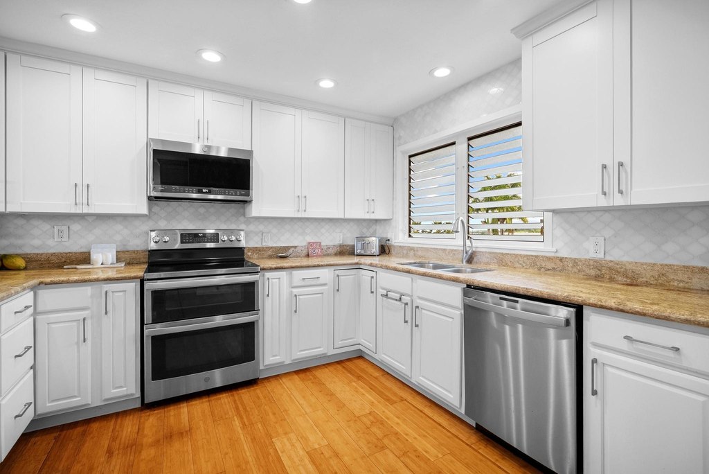 Kailua-Kona, Hawaii, 96740, United States, 2 Bedrooms Bedrooms, ,2 BathroomsBathrooms,Residential,Forsale,1989821