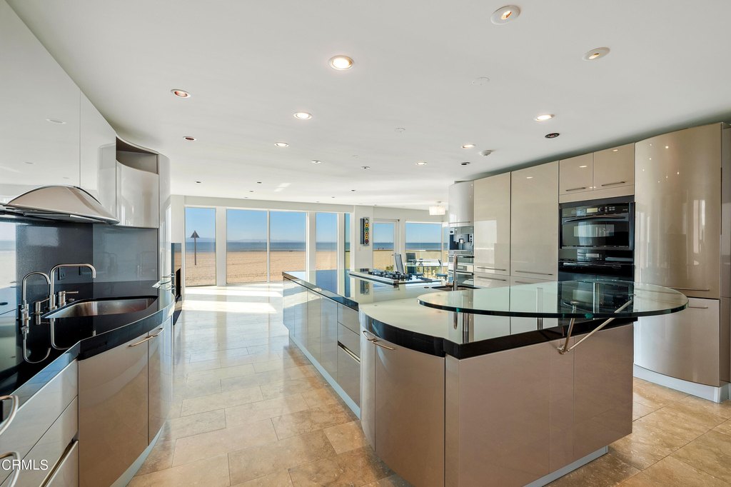 Oxnard, California, 93035, United States, 4 Bedrooms Bedrooms, ,4.5 BathroomsBathrooms,Residential,Forsale,1985940