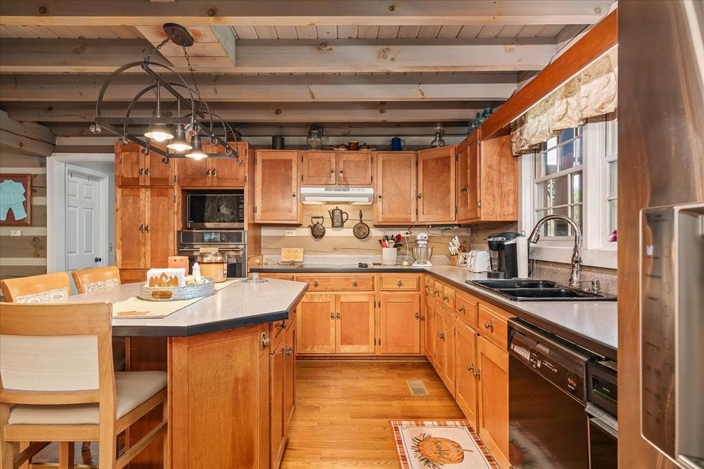 Livingston, Tennessee, 38570, United States, 5 Bedrooms Bedrooms, ,3 BathroomsBathrooms,Residential,Forsale,1968520