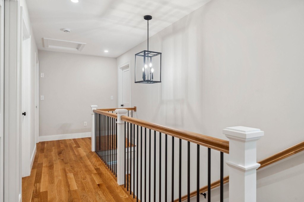 Kittery, Maine, 03905, United States, 4 Bedrooms Bedrooms, ,2.5 BathroomsBathrooms,Residential,Forsale,2002410