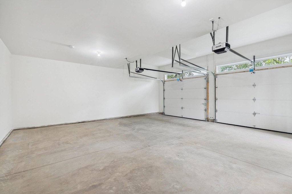 Kittery, Maine, 03905, United States, 4 Bedrooms Bedrooms, ,2.5 BathroomsBathrooms,Residential,Forsale,2002410