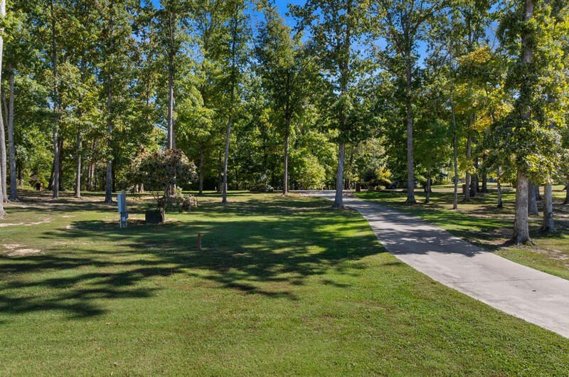 Dandridge, Tennessee, 37725, United States, 5 Bedrooms Bedrooms, ,4.5 BathroomsBathrooms,Residential,Forsale,1962203