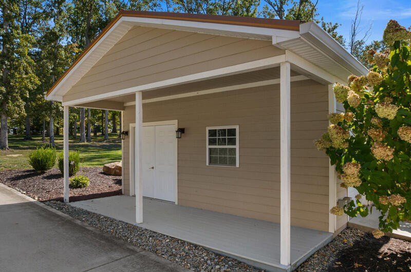 Dandridge, Tennessee, 37725, United States, 5 Bedrooms Bedrooms, ,4.5 BathroomsBathrooms,Residential,Forsale,1962203