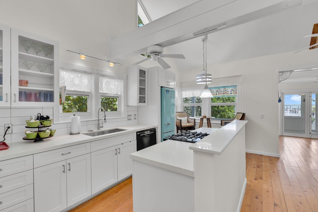 Summerland Key, Florida, 33042, United States, 2 Bedrooms Bedrooms, ,2 BathroomsBathrooms,Residential,Forsale,1971997