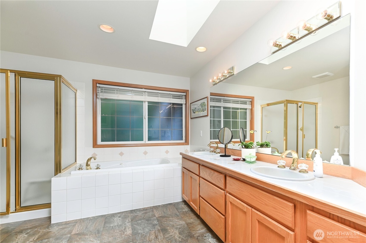 Mill Creek, Washington, 98012, United States, 2 Bedrooms Bedrooms, ,3 BathroomsBathrooms,Residential,Forsale,1965874