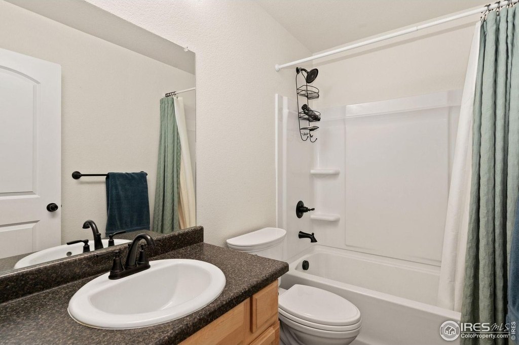 Windsor, Colorado, 80550, United States, 5 Bedrooms Bedrooms, ,3 BathroomsBathrooms,Residential,Forsale,1967217