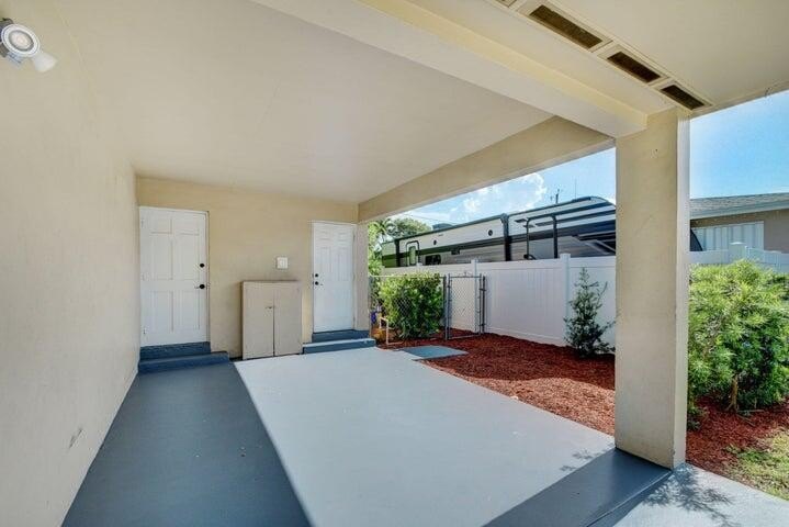 Lake Worth Beach, Florida, 33460, United States, 4 Bedrooms Bedrooms, ,2 BathroomsBathrooms,Residential,Forsale,1969910