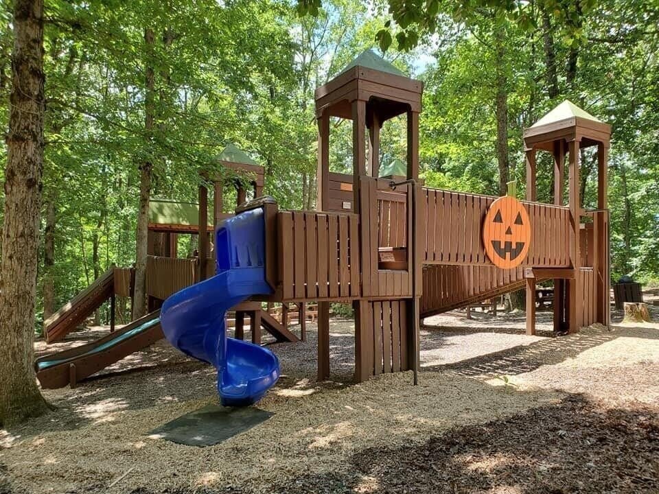 Signal Mountain, Tennessee, 37377, United States, 5 Bedrooms Bedrooms, ,3.5 BathroomsBathrooms,Residential,Forsale,1995325