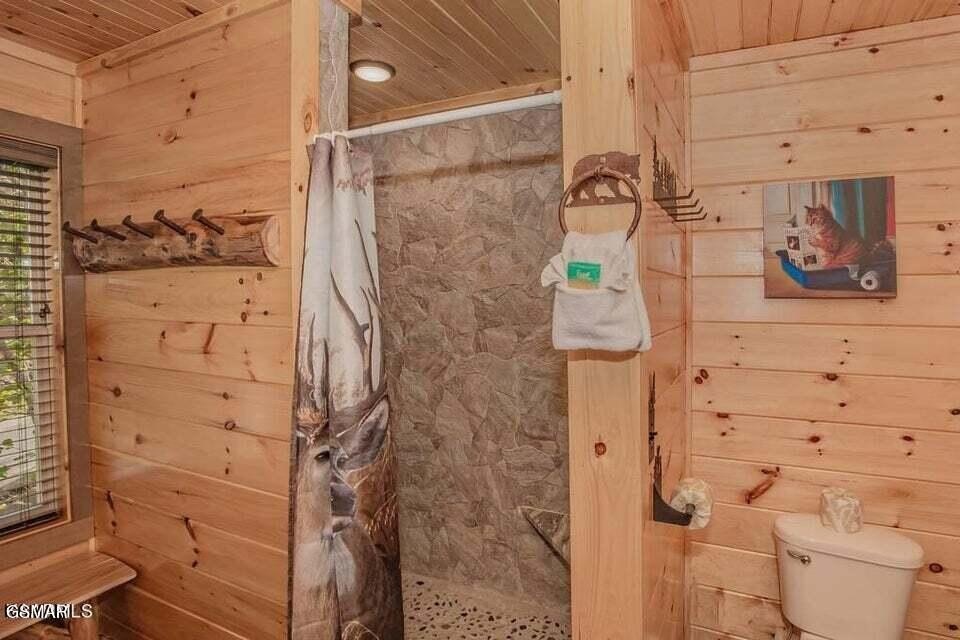 Sevierville, Tennessee, 37876, United States, 5 Bedrooms Bedrooms, ,3.5 BathroomsBathrooms,Residential,Forsale,1973601