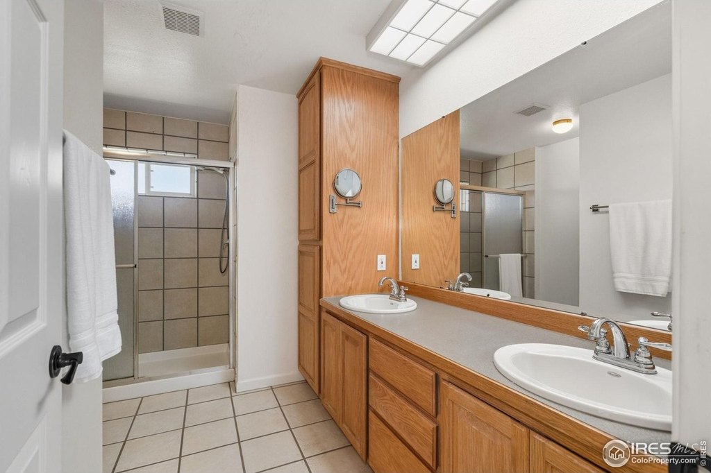 Wellington, Colorado, 80549, United States, 5 Bedrooms Bedrooms, ,3 BathroomsBathrooms,Residential,Forsale,1967205