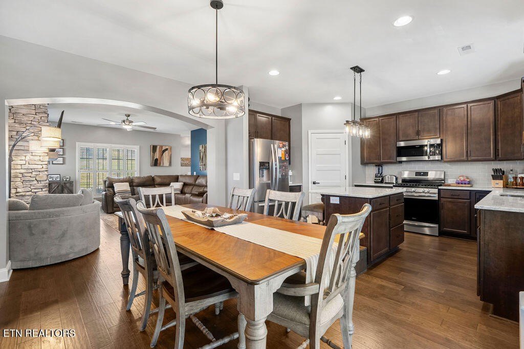 Lenoir City, Tennessee, 37771, United States, 4 Bedrooms Bedrooms, ,3.5 BathroomsBathrooms,Residential,Forsale,1973586