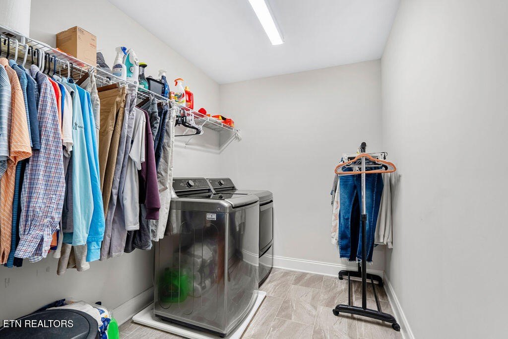 Lenoir City, Tennessee, 37771, United States, 4 Bedrooms Bedrooms, ,3.5 BathroomsBathrooms,Residential,Forsale,1973586