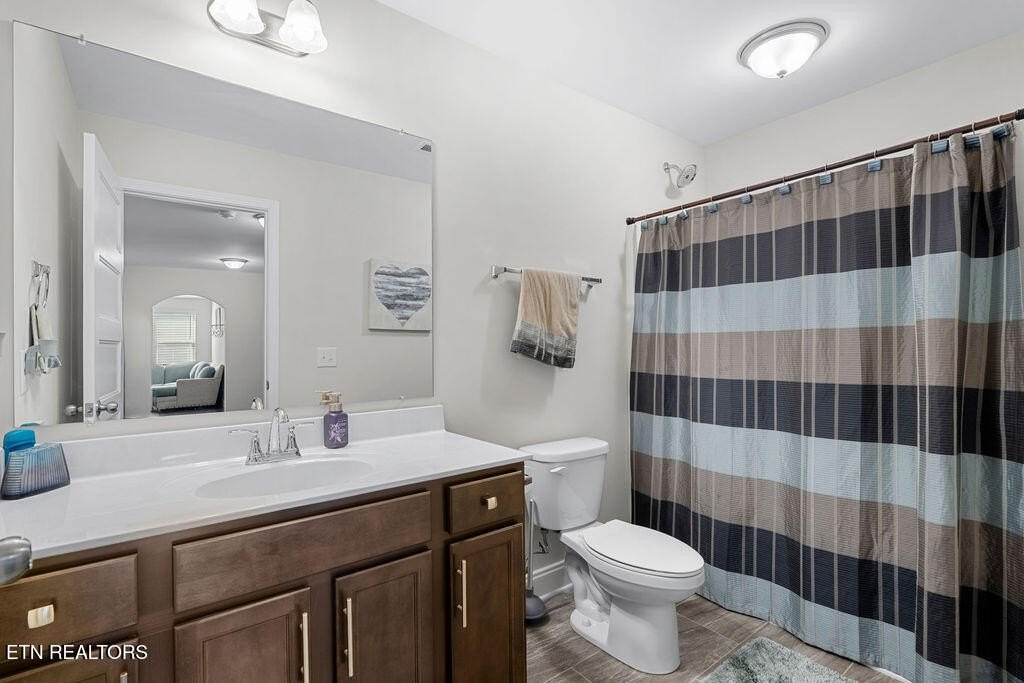 Lenoir City, Tennessee, 37771, United States, 4 Bedrooms Bedrooms, ,3.5 BathroomsBathrooms,Residential,Forsale,1973586