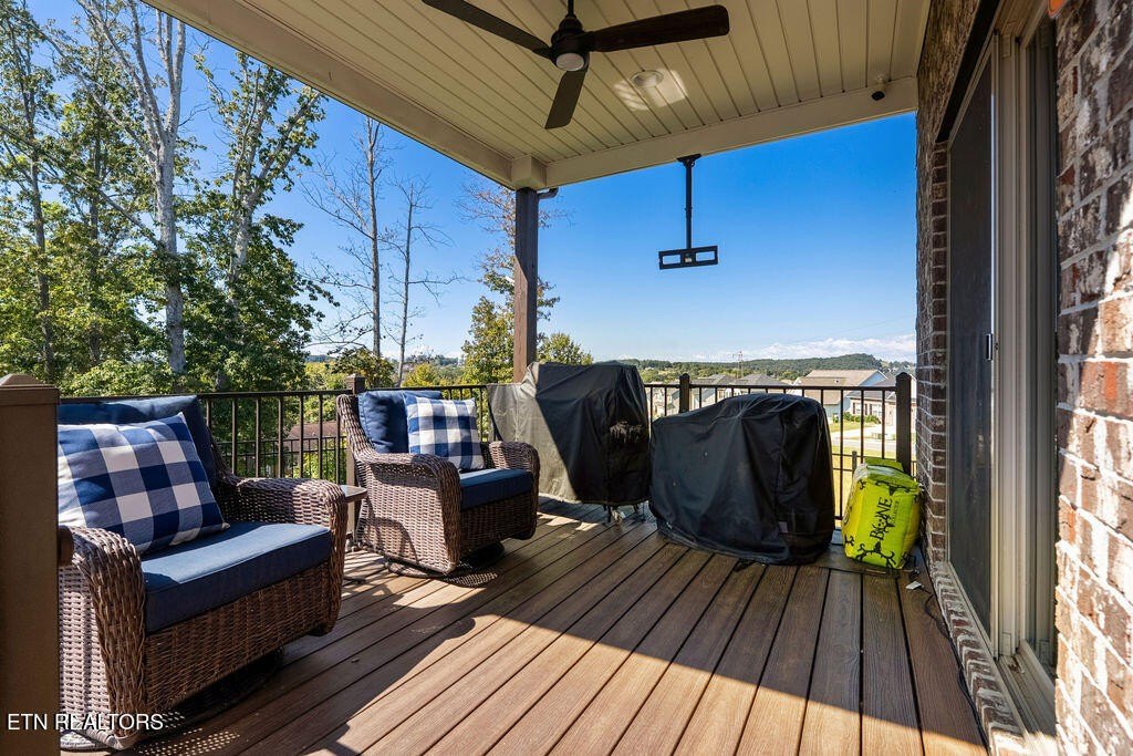 Lenoir City, Tennessee, 37771, United States, 4 Bedrooms Bedrooms, ,3.5 BathroomsBathrooms,Residential,Forsale,1973586