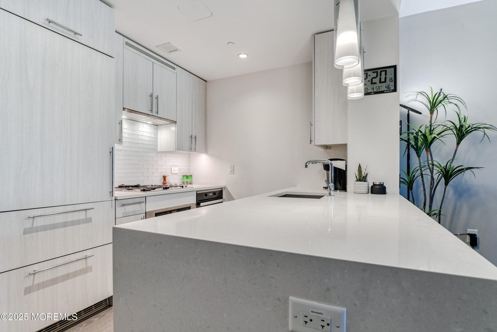 Long Branch, New Jersey, 07740, United States, 1 Bedroom Bedrooms, ,1 BathroomBathrooms,Residential,Forsale,1984571