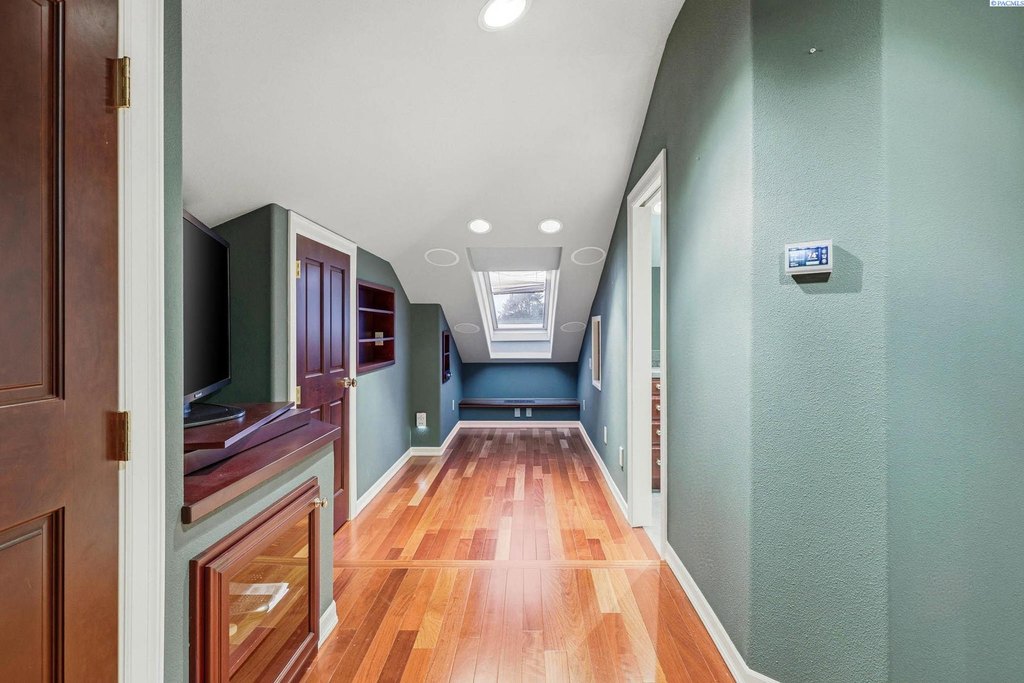 Richland, Washington, 99352, United States, 2 Bedrooms Bedrooms, ,3 BathroomsBathrooms,Residential,Forsale,1922429