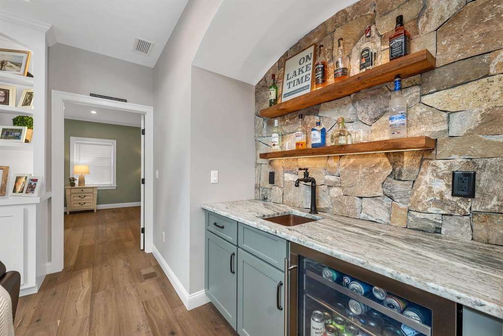 Meredith, New Hampshire, 03253, United States, 6 Bedrooms Bedrooms, ,6.5 BathroomsBathrooms,Residential,Forsale,1893919